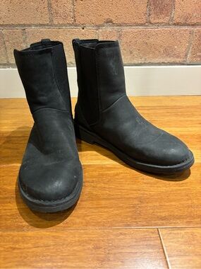 UGG Women's Black Chelsea Ankle Boots